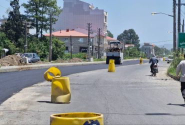 ادامه روند تعریض و اجرای آسفالت در ورودی خیابان شهید انصاری سیاهکل