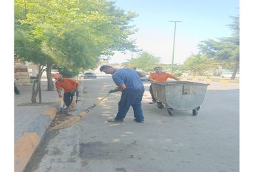 پاکسازی خیابان آل‌بویه توسط نیروهای خدمات شهری شهرداری سیاهکل